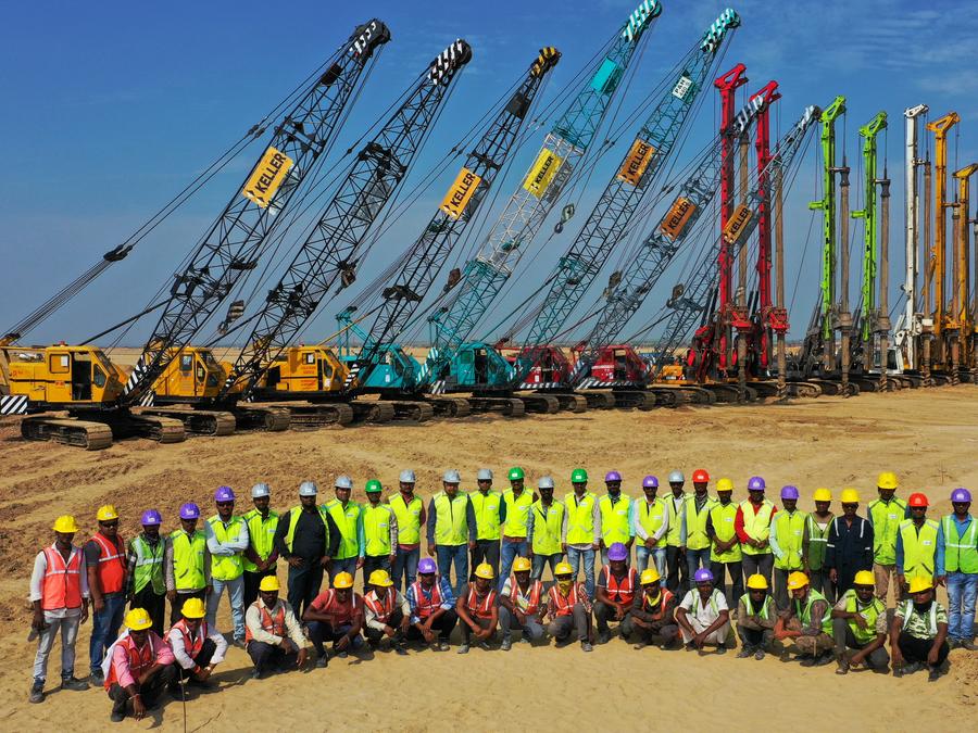 Group shot of entire Keller site team at Barmer